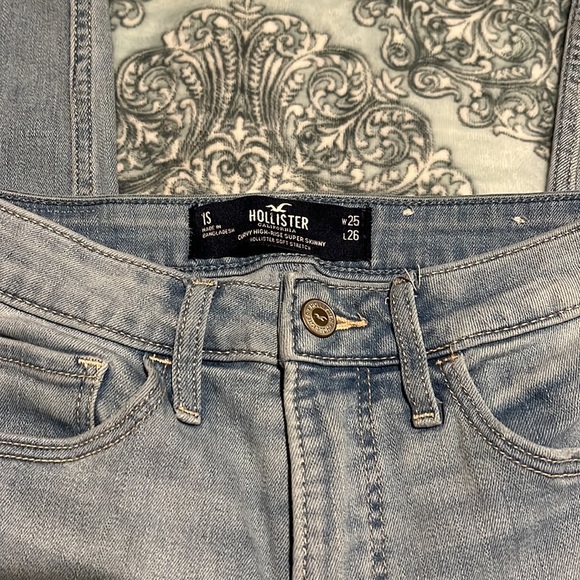 Hollister High Rise Jeggings - Picture 2 of 6